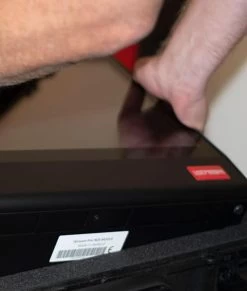 IStream PRO2 – Portable, All-In-One VMix Live Production System With 4x 3G-SDI Inputs, 4x 4K HDMI Inputs And NDI -Beveiligingscamera Winkel case hands sv 1